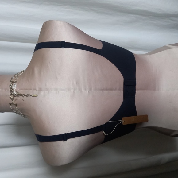 Skims - Picture 3 of 5